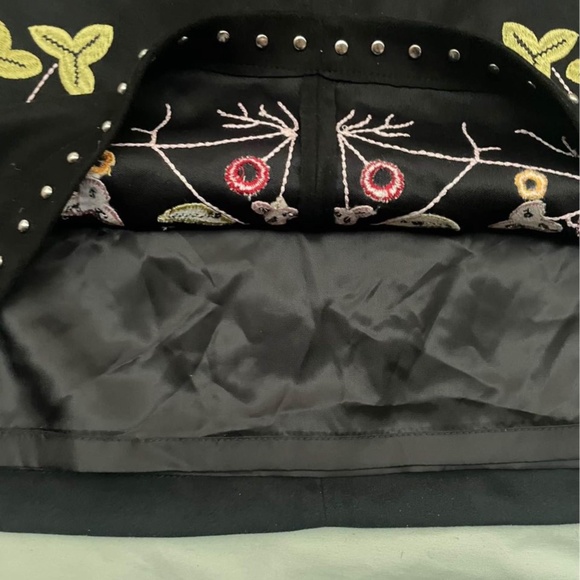 Gianni Bini embroidered faux suede mini skirt - Picture 5 of 6